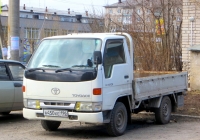 Бортовой грузовик Toyota ToyoAce #А 450 ХЕ 196. Свердловская область, Серов, улица Короленко