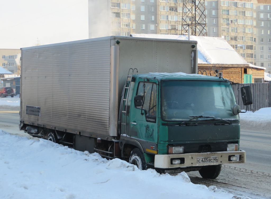Фургон на шасси Hino Ranger #С 435 ЕС 45. Курган, улица Карла Маркса