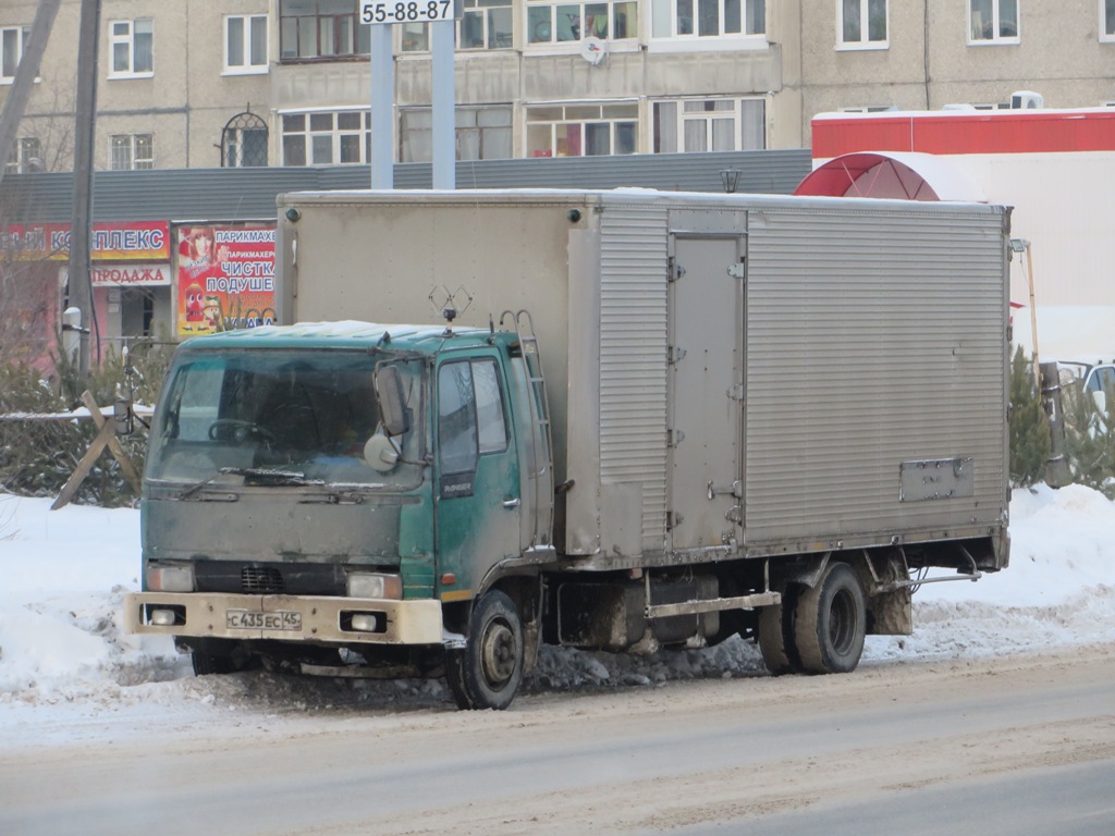 Фургон на шасси Hino Ranger #С 435 ЕС 45. Курган, улица Карла Маркса 