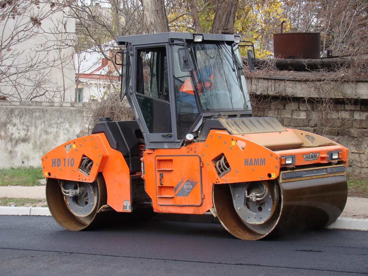Каток Hamm HD110. Севастополь