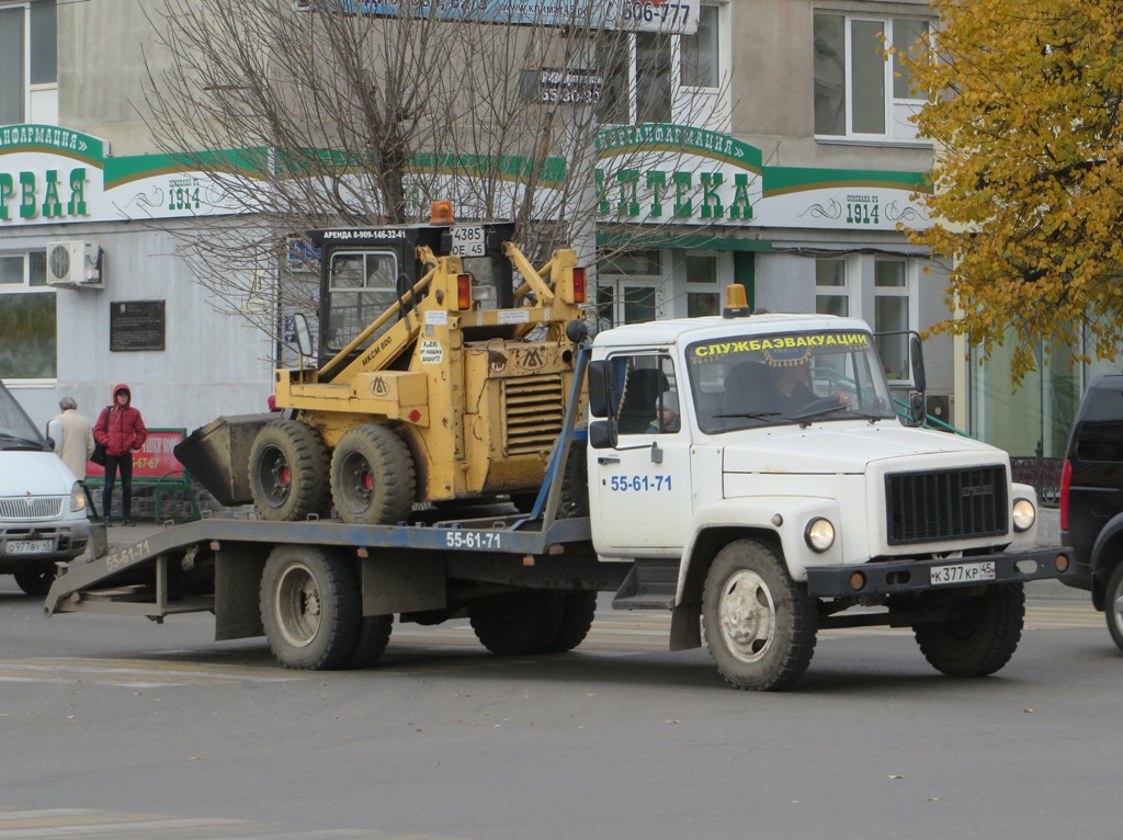 Эвакуатор Чайка-Сервис 278453 на шасси ГАЗ-3307 #К 377 КР 45 с минипогрузчиком МКСМ-800 #4385 ОЕ 45. Курган, улица Куйбышева