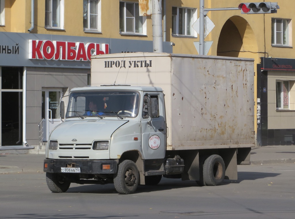 Фургон на шасси ЗиЛ-5301БО #С 808 ВВ 45. Курган, улица Коли Мяготина