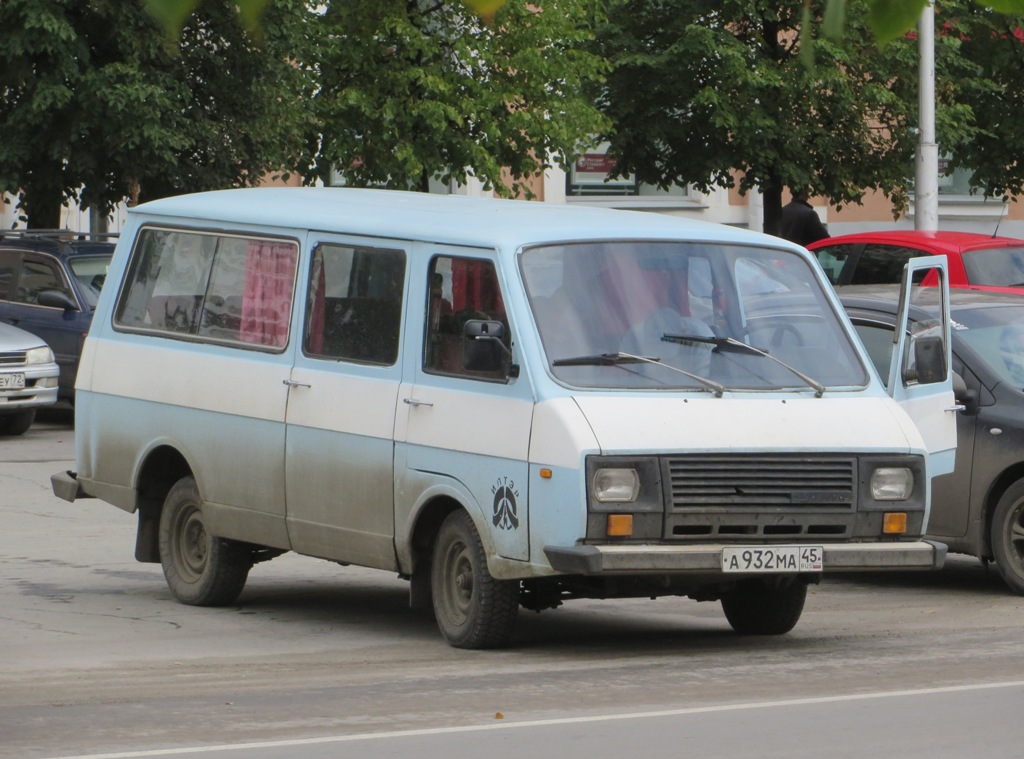 Микроавтобус РАФ-22038-02 "Латвия"  #А 932 МА 45. Курган, улица Гоголя