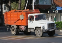Мусоровоз МКГ на шасси ГАЗ-3307 #Н 019 ОТ 23. Анапа, Крымская улица