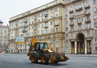 Экскаватор-погрузчик JCB 4CX. Москва, Садовая-Черногрязская улица 