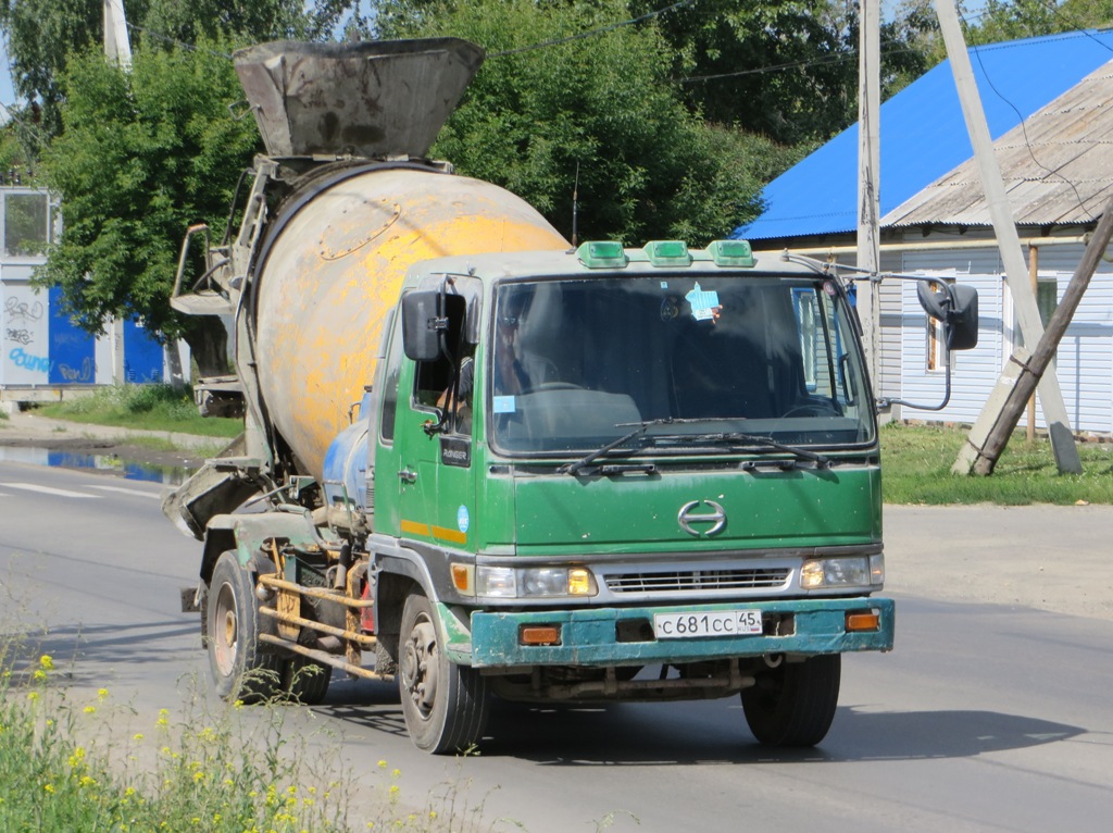 Бетоносмеситель KAYABA M32C на шасси Hino Ranger FJ1JDD  #С 681 СС 45. Курганская область, Шадринск, улица Ефремова