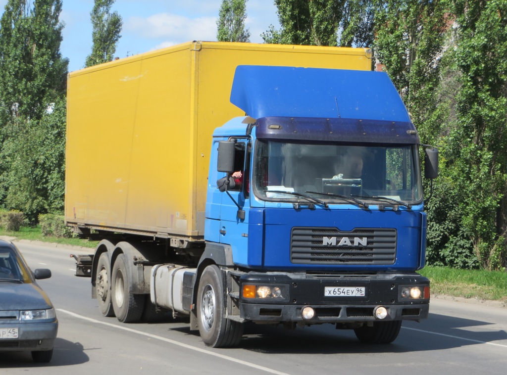 Автомобиль-фургон на шасси MAN* #Х 654 ЕУ 96. Курганская область, Шадринск, улица Свердлова
