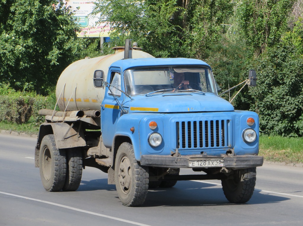 Ассенизационная машина КО-503В на шасси ГАЗ-53-12 #Е 128 АХ 45. Курганская область, Шадринск, улица Свердлова 