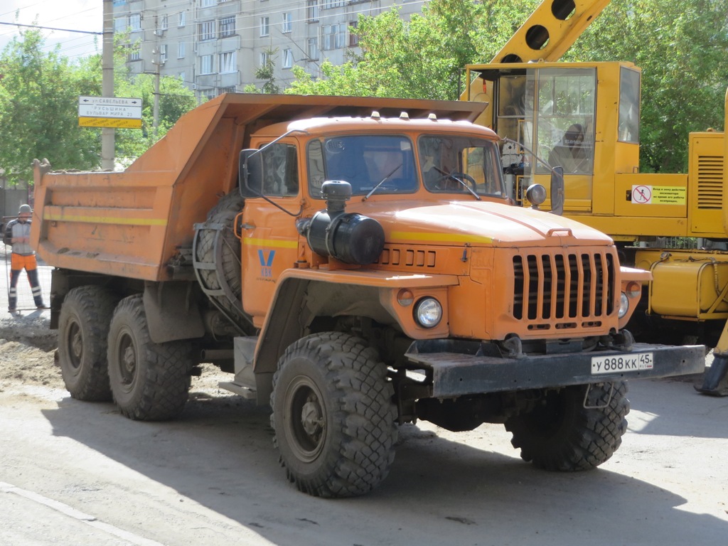 Самосвал на шасси Урал-55571-30 #У 888 КК 45. Курган, улица Куйбышева