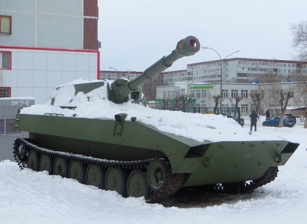Самоходная артиллерийская установка 2С1 "Гвоздика". Татарстан, Набережные Челны, проспект Сююмбике