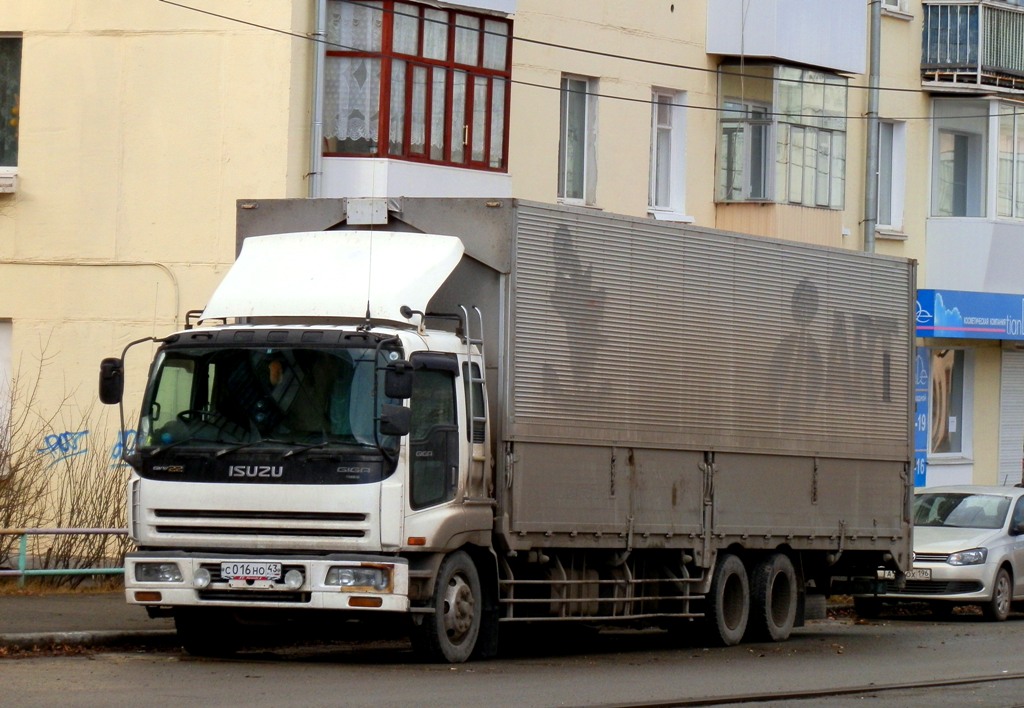 Фургон Isuzu Giga #С 016 НО 43. Свердловская область, Краснотурьинск, улица Попова