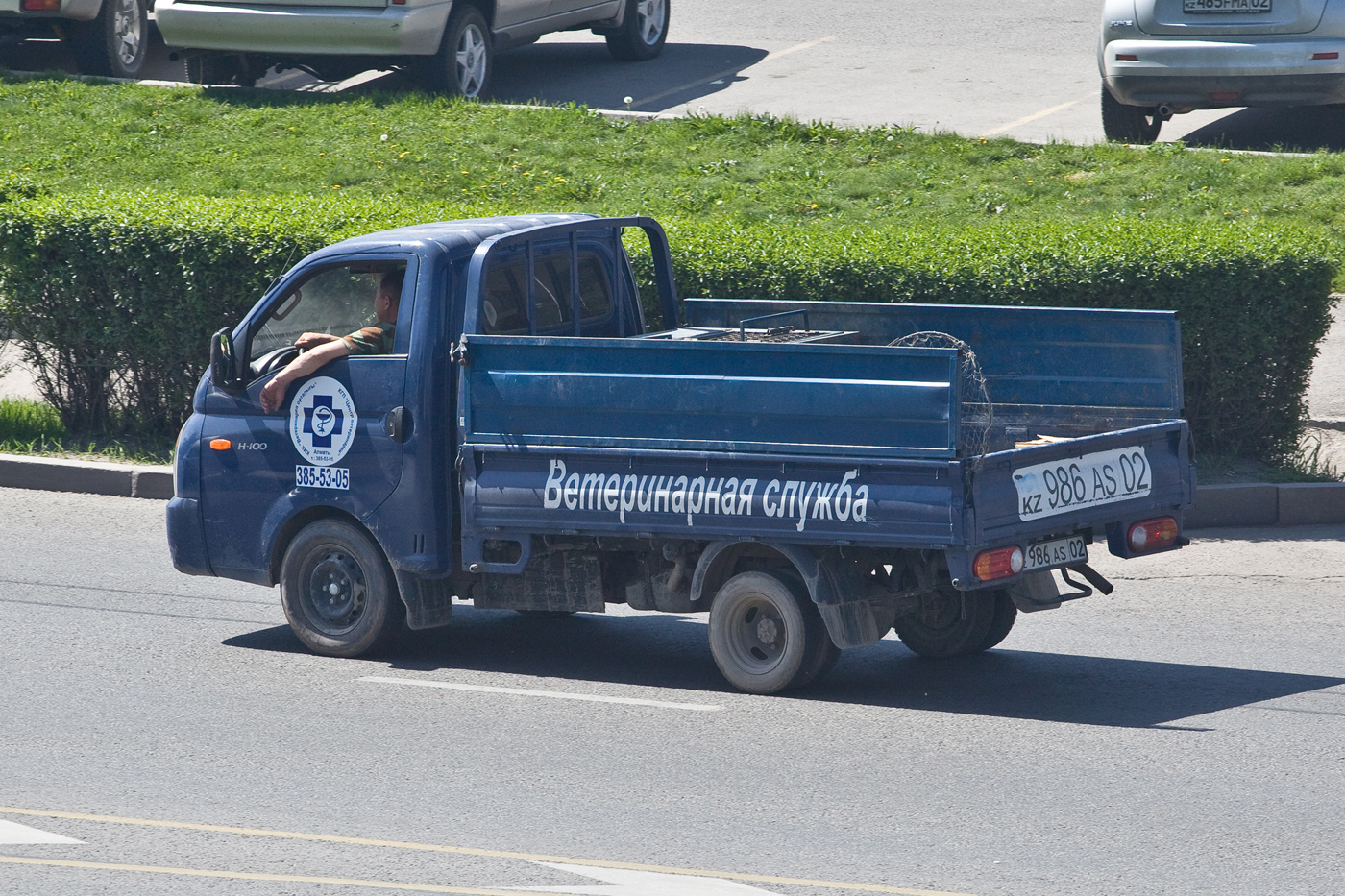 Автомобиль ветеринарной службы на базе Hyundai H100 #986 AS 02. Алматы, улица Саина