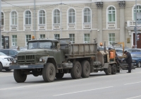 Самосвал на шасси ЗиЛ-131НА #М 497 АХ 45 с прицепной установкой  . Курган, улица Гоголя