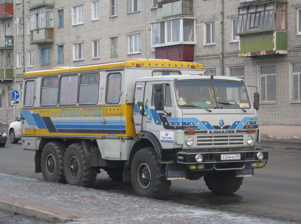 Вахтовый автобус НефАЗ-4208 на шасси КамАЗ-43101 #Х 244 АХ 45. Курган, улица Савельева