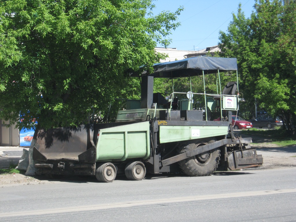 Асфальтоукладчик СД-404Б. Курган, улица Куйбышева 