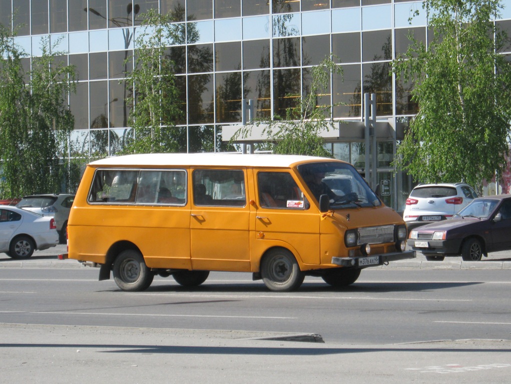 Микроавтобус РАФ-2203-01 "Латвия" #М 376 АХ 45. Курган, улица Ленина