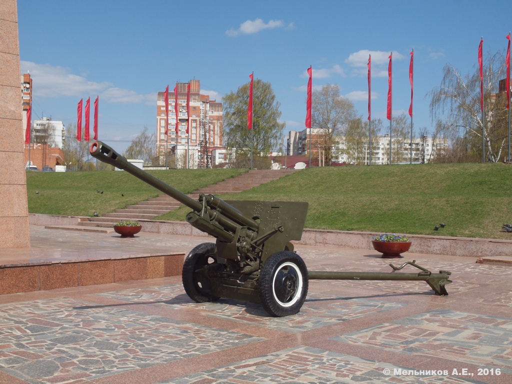 Дивизионная 76-мм пушка ЗИС-3. Иваново, Шереметпевский проспект