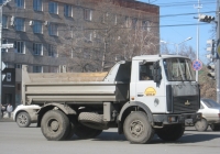 Самосвал МАЗ-555102 #С 619 ВН 45. Курган, улица Куйбышева