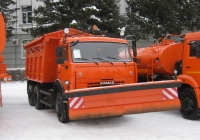 Машина комбинированная уборочная МД-651 на базе самосвала Камаз-45147. Курган, улица Гоголя 