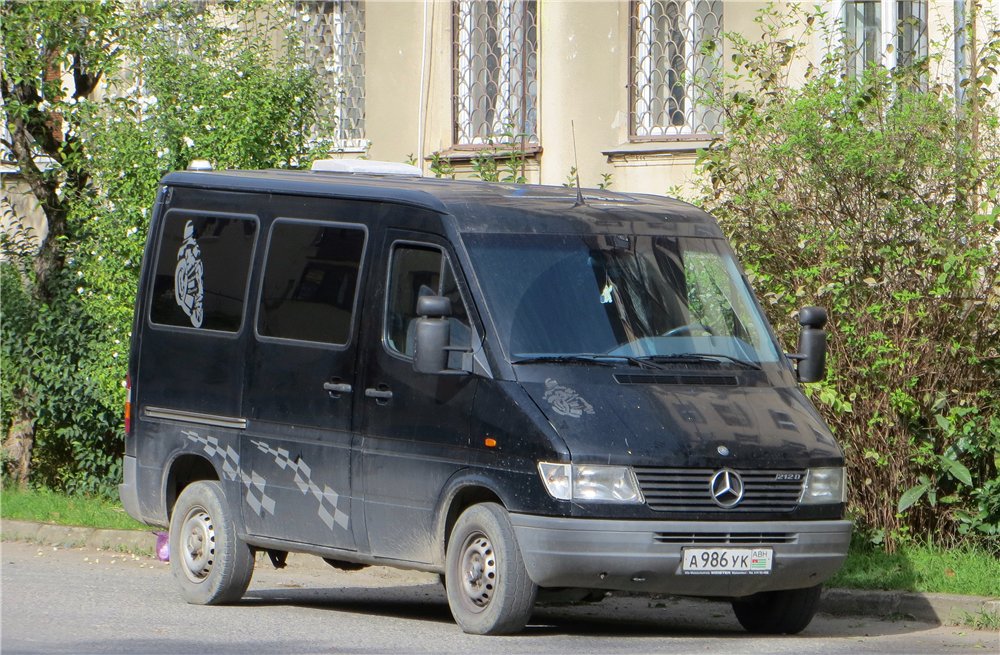 Микроавтобус Mercedes-Benz Sprinter 212D #А 986 УК. Абхазия, Сухум, улица Калмыкова