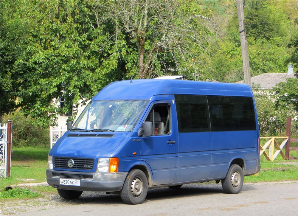 Микроавтобус Volkswagen LT35 #А 820 ВК. Абхазия, дорога на озеро Рица