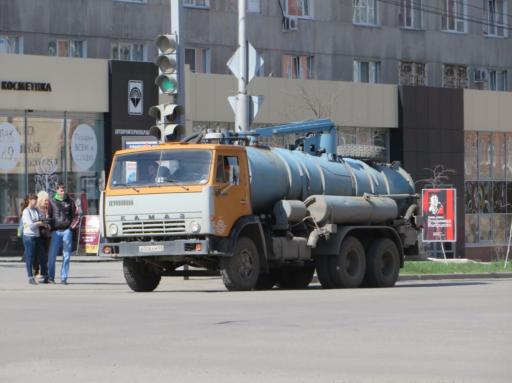 Ассенизационная машина КО-507А на шасси КамАЗ-53213 #В 006 КМ 45. Курган, улица Ленина