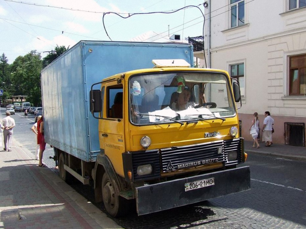 Фургон на шасси Magirus-Deutz* #206-21 МО. Черновцы, Университетская улица