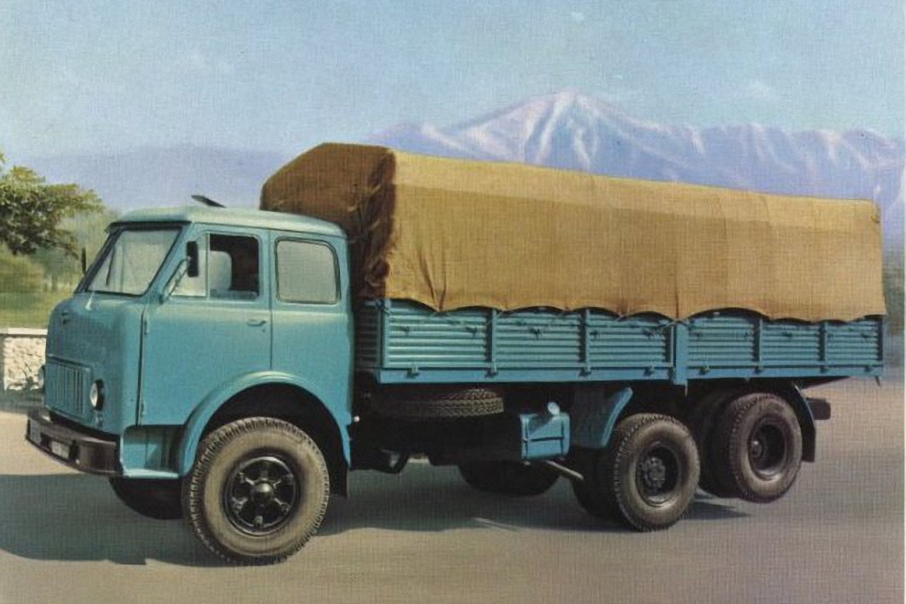 Автомобиль МАЗ-516.  