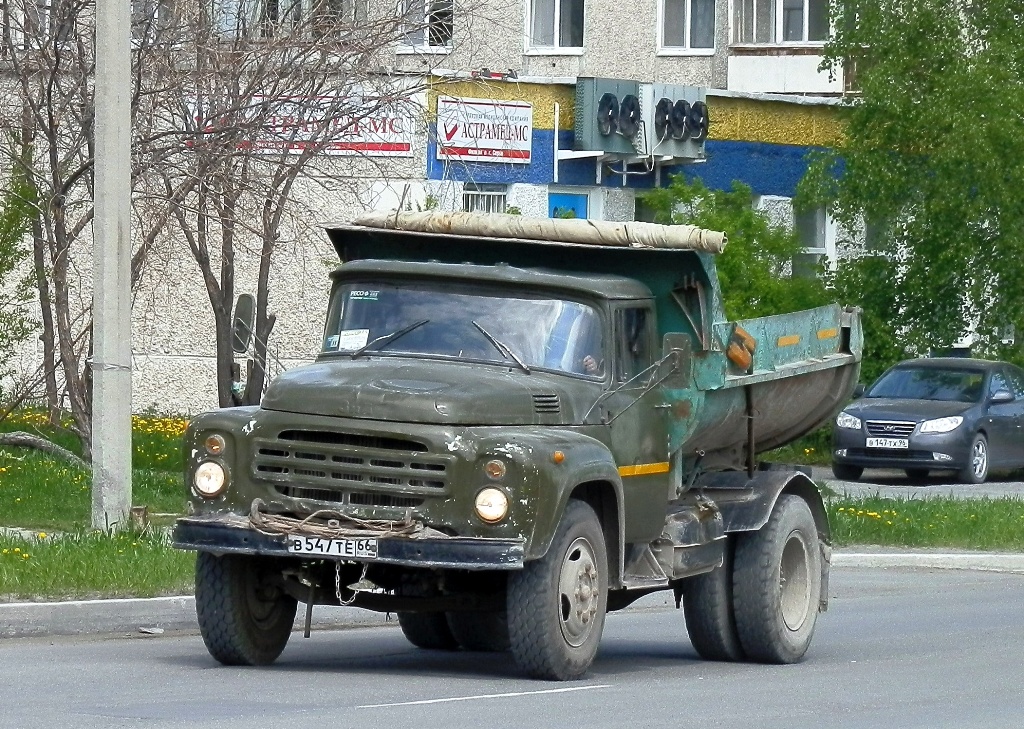 Самосвал ЗиЛ-ММЗ-555 #В 547 ТЕ 66. Свердловская область, Серов, улица Заславского