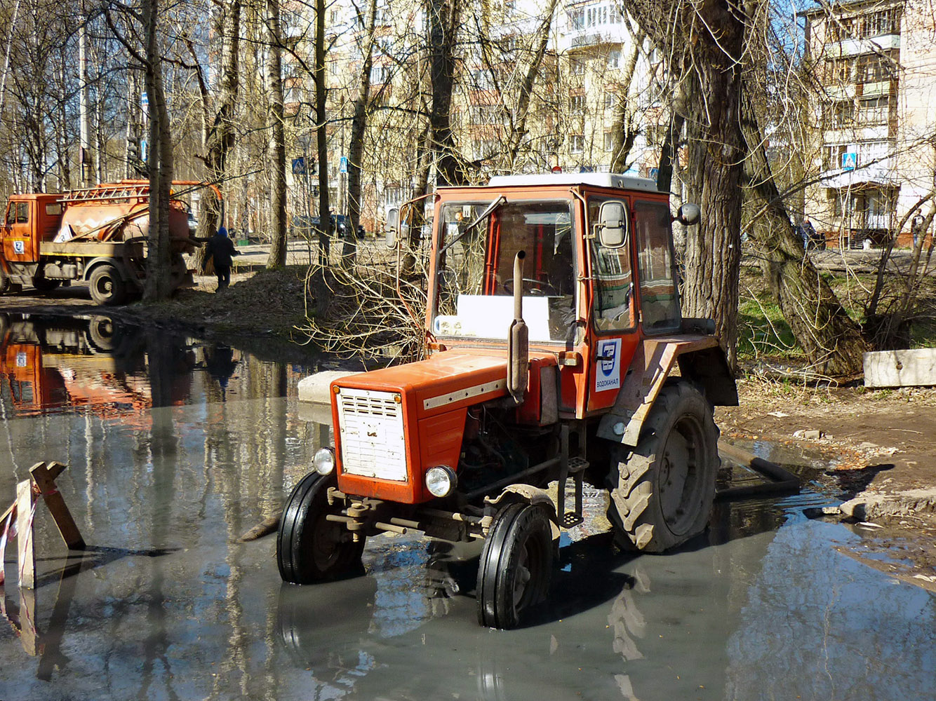 Трактор Т-30-69 #7086 АЕ 29  c насосом для откачки воды. Россия, Архангельская область, Архангельск, проспект Ломоносова