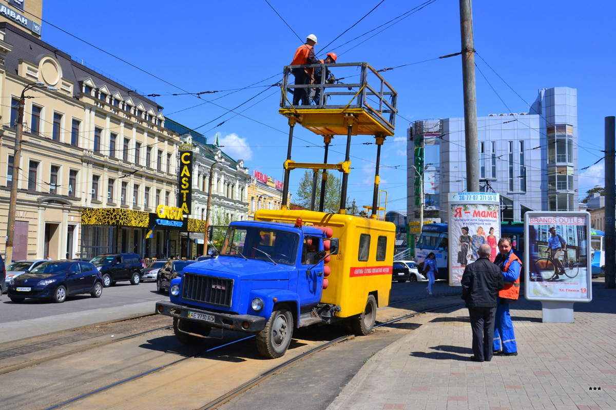 Автоподъёмник АТ-70Н на шасси ГАЗ-3307 #АЕ 2730 АО. Украина, Днепропетровск, улица Влодимира Мономаха 