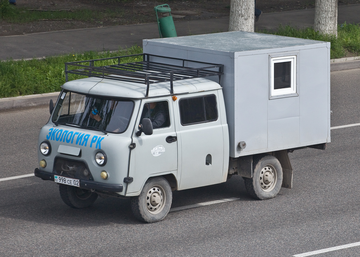 Автомобиль экологической службы на шасси  УАЗ-39094 #998 CE 02. Алматы, проспект Рыскулова