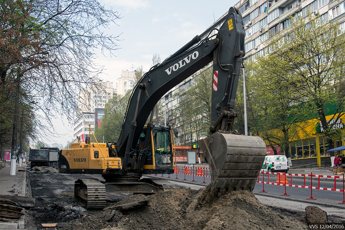 Экскаватор Volvo EC290Blc. Киев, Васильковская улица