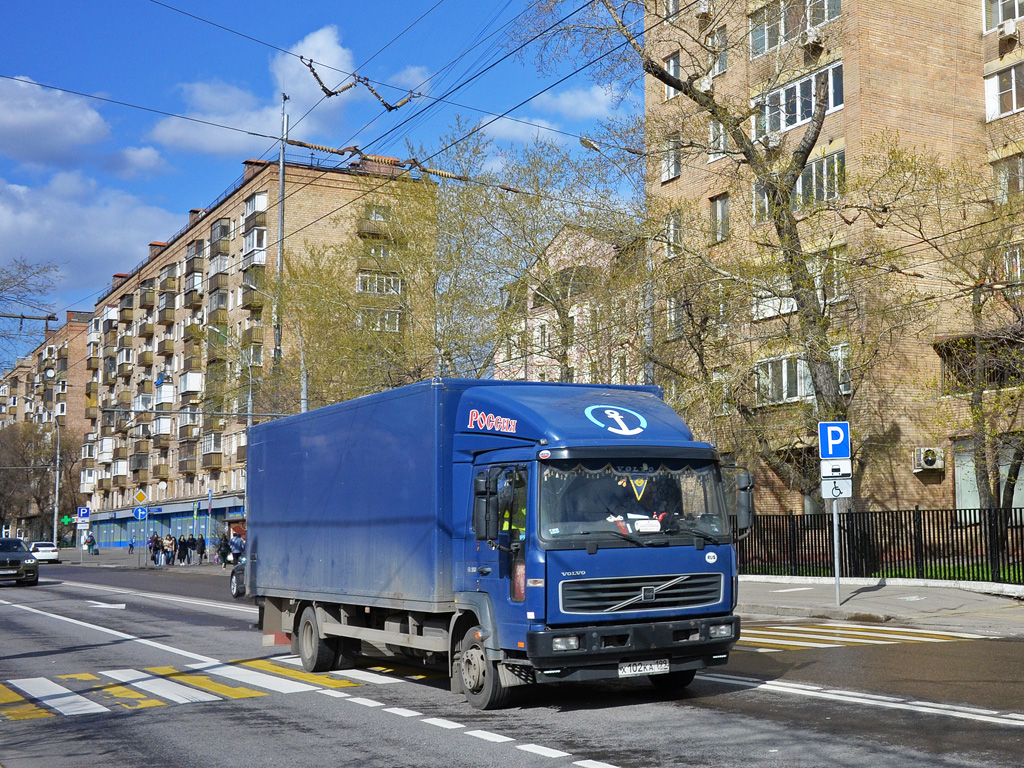 Фургон на шасси Volvo FM #Х 102 КА 199. Москва, улица Бутырский Вал 