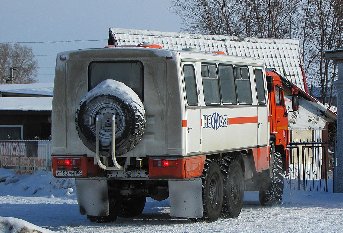 Вахтовый автобус НефАЗ-4208-03 на шасси КамАЗ-43114 #С 152 РМ 154. Новосибирская область, Коченёво, проспект Марковцева