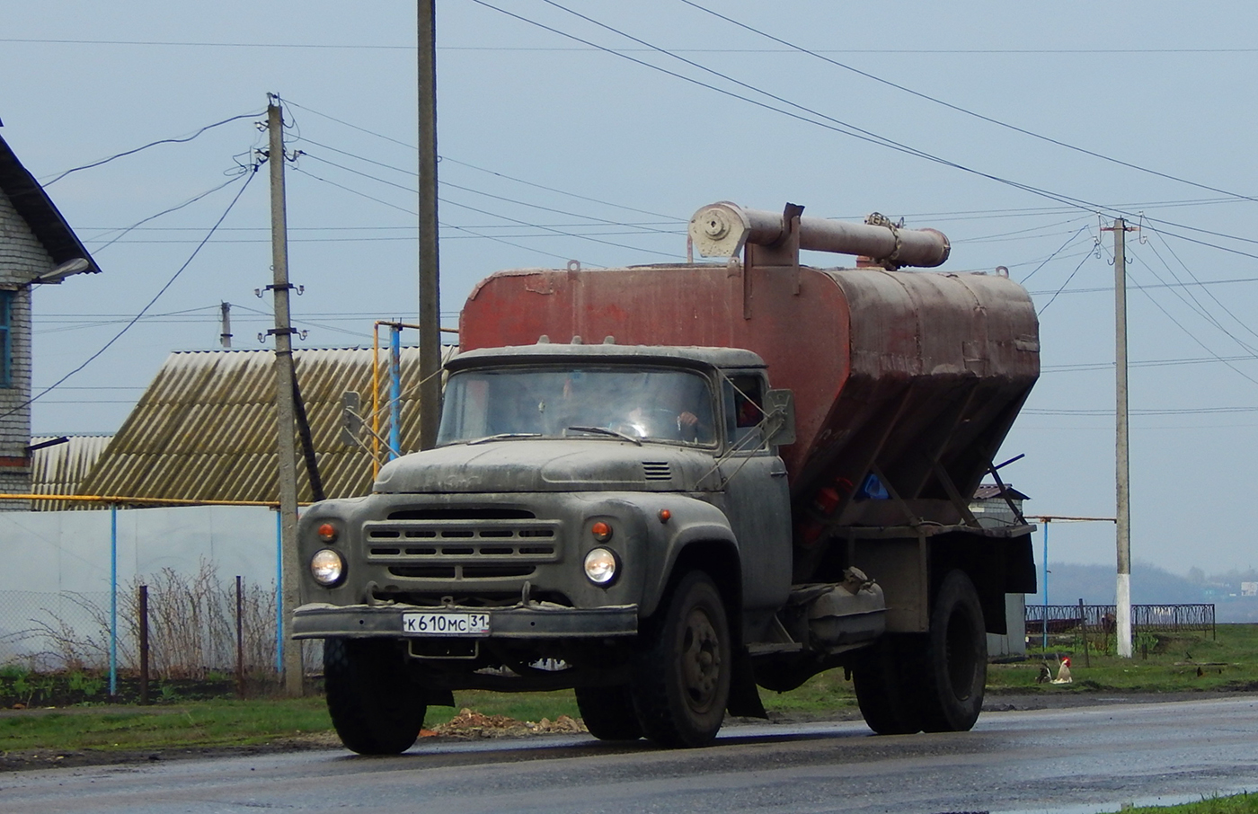 Загрузчик сухих кормов ЗСК-Ф-10 на шасси ЗиЛ-431412 #К 610 МС 31. Белгородская область, Губкинский район, п. Троицкий