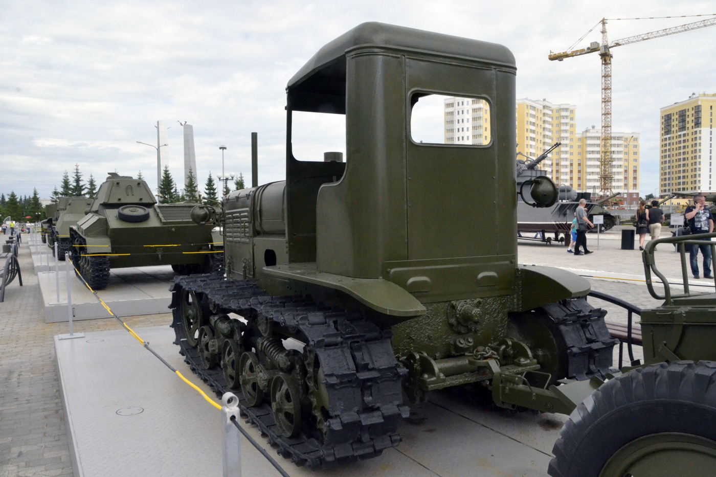 Трактор СХТЗ-НАТИ (СТЗ-3)  в экспозиции музея "Боевая слава Урала". Свердловская область, Верхняя Пышма 