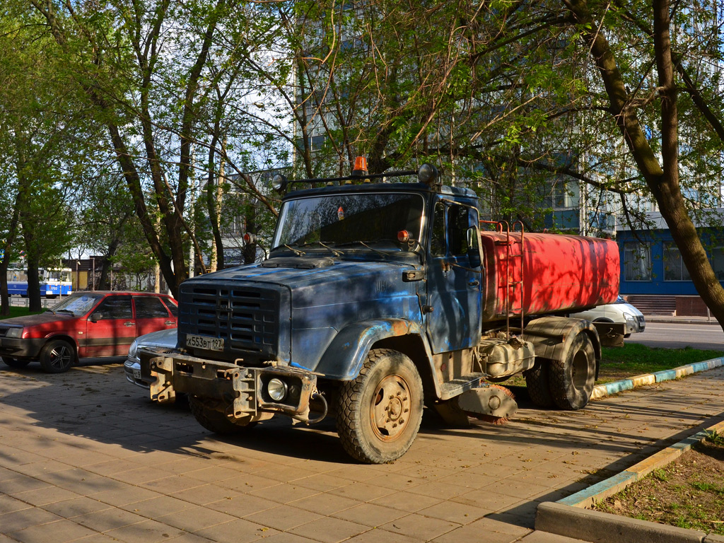 Автомобиль КО-713Н на шасси ЗиЛ-433362 #Х 553 ВТ 197. Москва, улица Космонавта Волкова 