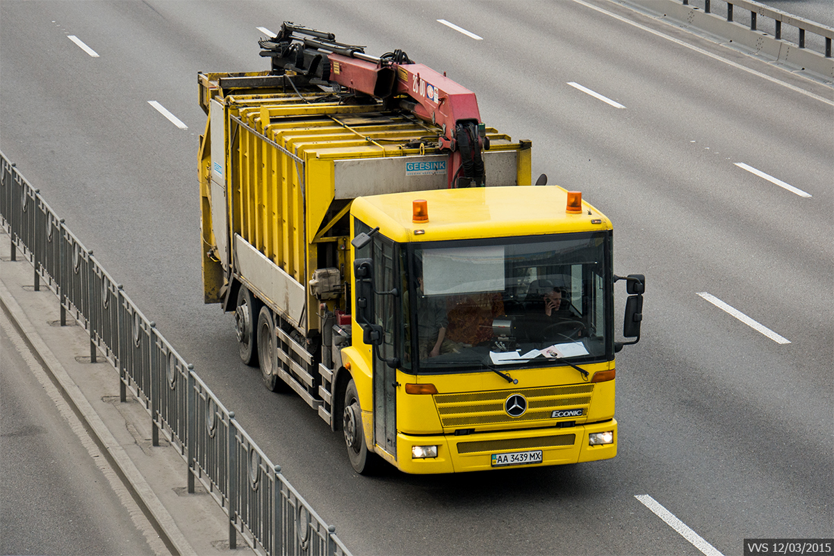 Мусоровоз производства Geesinknorba на шасси Mercedes-Benz Econic #АА 3439 МХ. Киев, проспект Николая Бажана