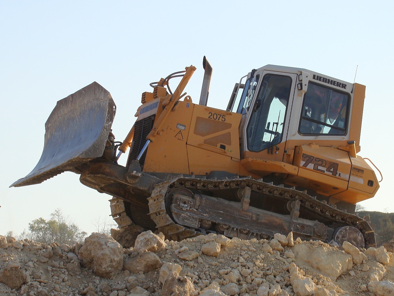 Бульдозер Liebherr PR724. Севастополь