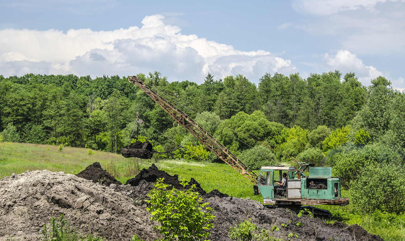 Экскаватор ЭО-3211* с оборудованием драглайна. Украина, Киевская область, с. Дулинцы