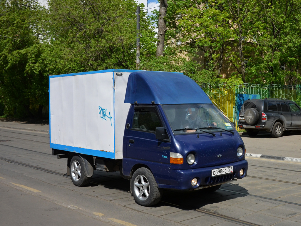 Фургон на шасси Hyundai H100 #Е 898 РС 777. Москва, 2-й Полевой переулок 