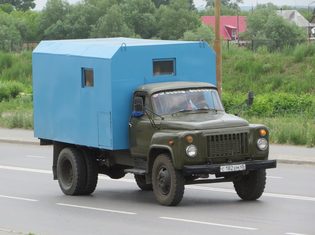 Аварийно-ремонтная машина водоканала на шасси ГАЗ-53-12 #С 182 ЕМ 45. Курган, улица Климова
