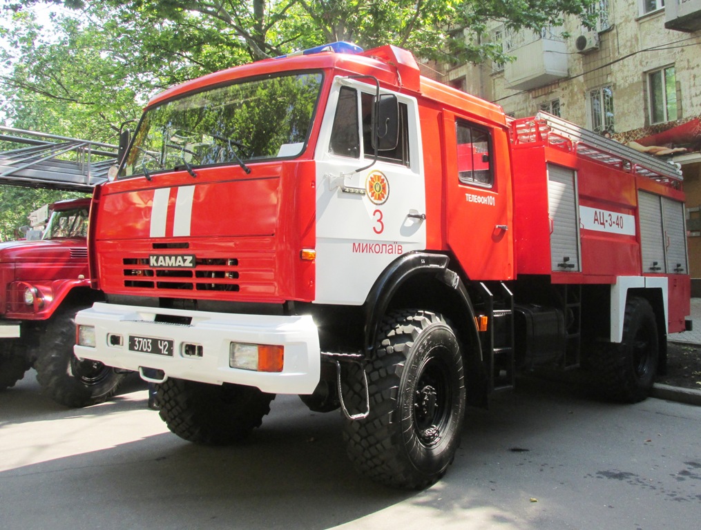 Автоцистерна АЦ-3-40(4326) на шасси КамАЗ-4326 #3303 Ч2. Николаев, ул.Соборная
