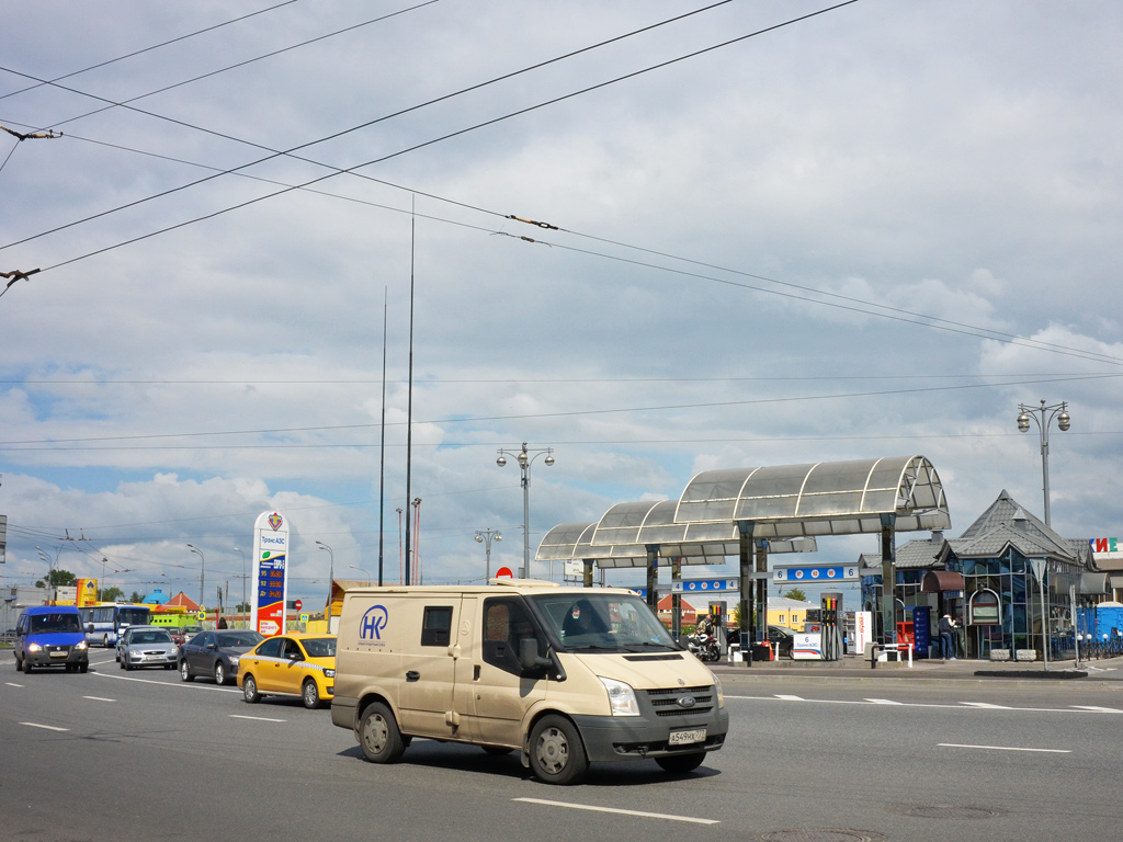 Инкассаторский броневик на базе Ford #А 549 НХ 777. Москва, Рижская площадь