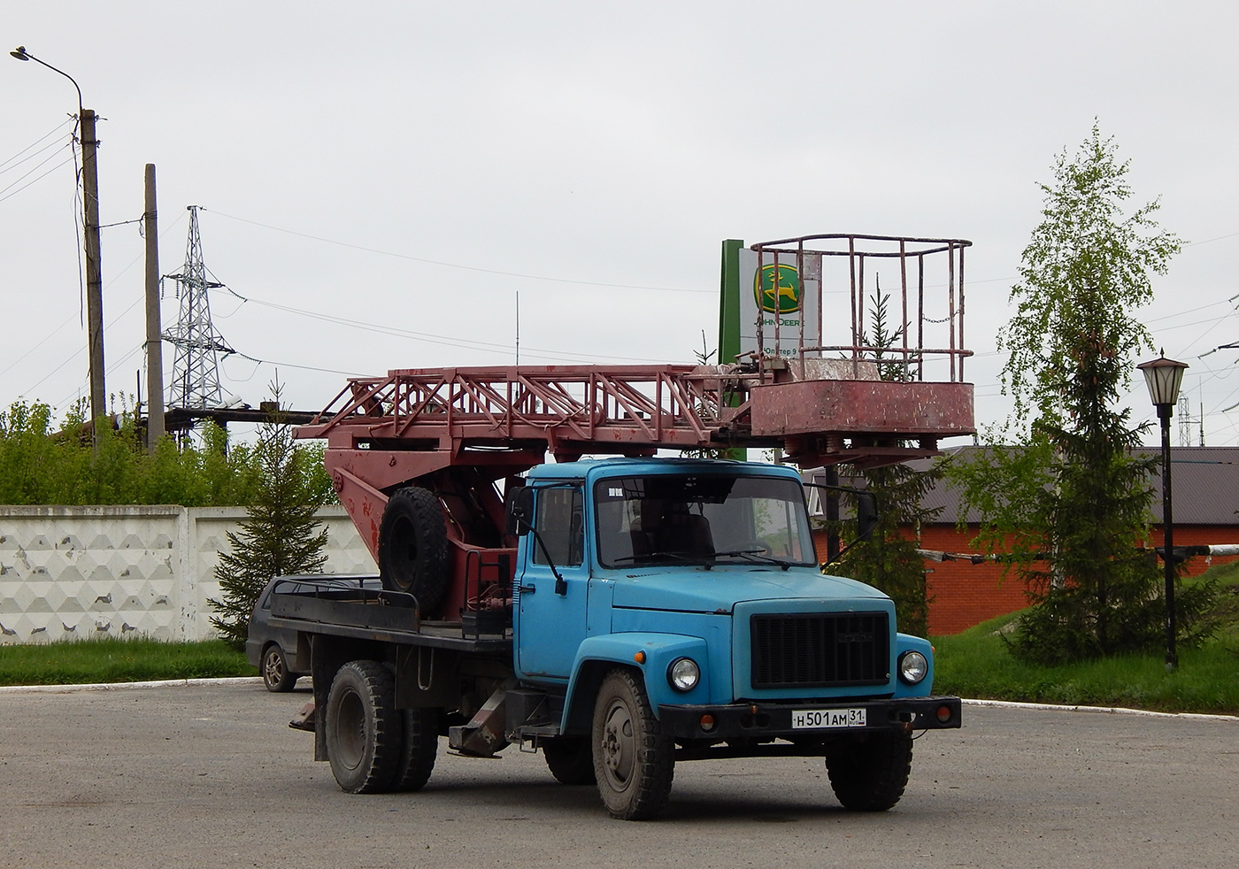 Автоподъемник АП-17А-04 на шасси ГАЗ-3307 # Н 501 АМ 31. Белгородская область, г. Алексеевка, улица Тимирязева