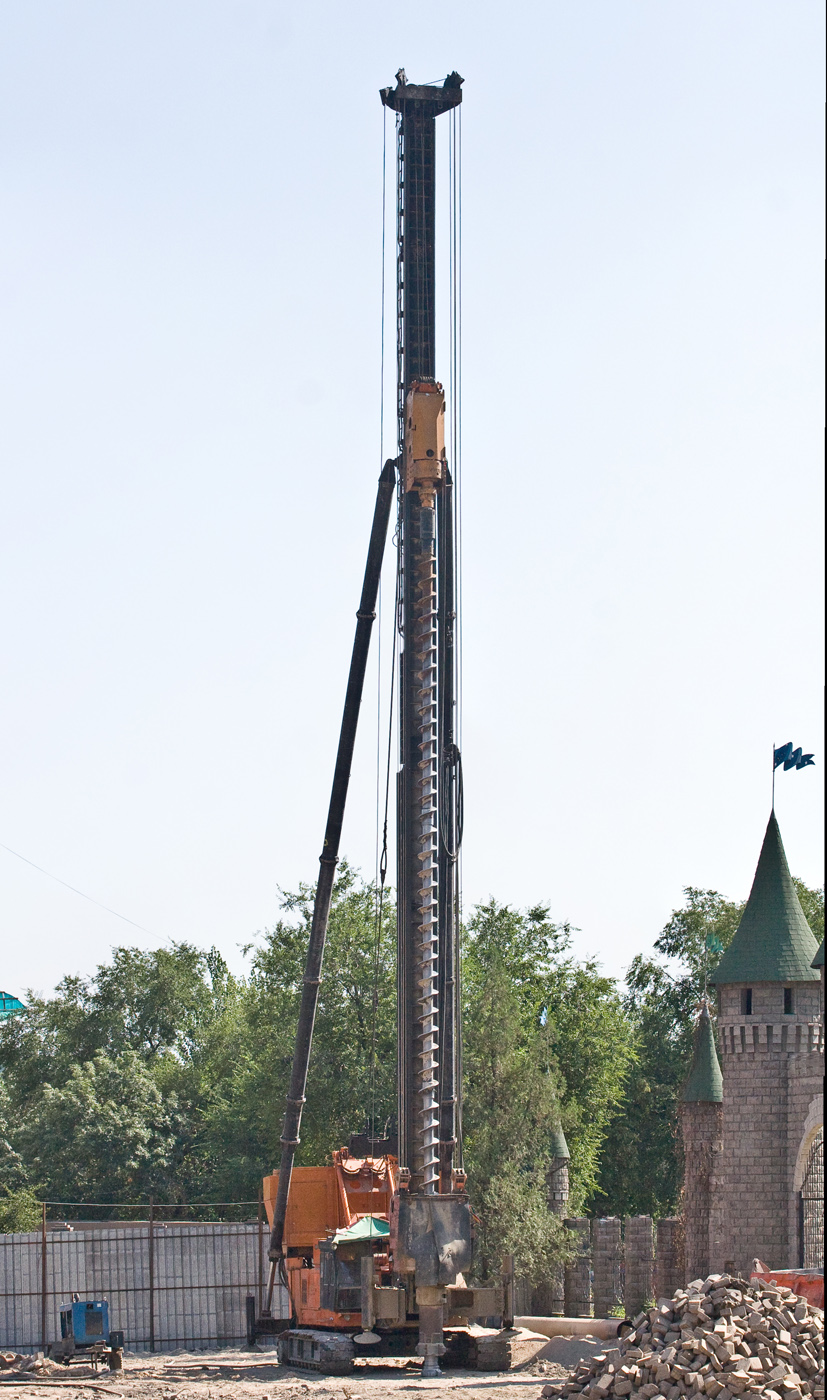 Бурильно-сваебойная установка Hitachi PD100-89R. Алматы, проспект Абая