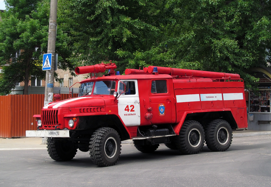 Автоцистерна пожарная АЦ-40(43202)-001ПС на шасси Урал-43202-01 #Н 888 МХ 40. Калуга, Октябрьская улица
