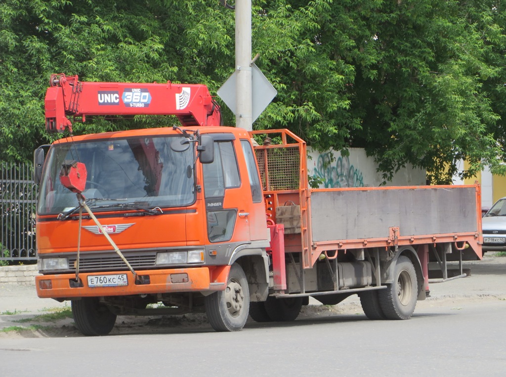 Грузовик с КМУ на шасси Hino Ranger #Е 760 КС 45. Курган, улица Куйбышева