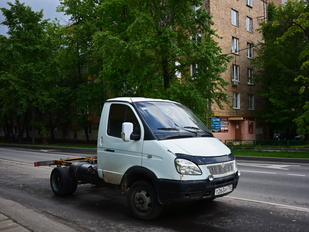 Шасси ГАЗ-3302* "Газель" #Т 263 АУ 750. Москва, улица Зои и Александра Космодемьянских 